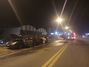 (video)Ardieron 2 autos frente a la YPF de Ruta 3
