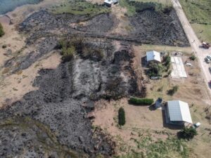 Reta: Bomberos extinguen incendio de pastizales que amenazaba a dos viviendas