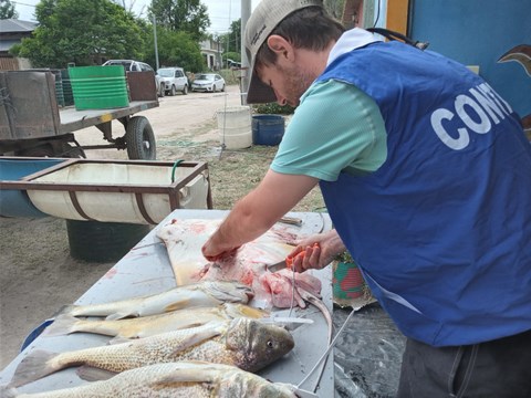 Horacio Botas, satisfecho por la buena pesca en el concurso de Marisol