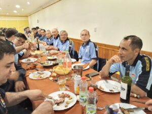 Animada cena para festejar un año más de los Bomberos Voluntarios