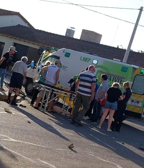 Mujer trasladada al Hospital en grave estado luego de accidente de tránsito