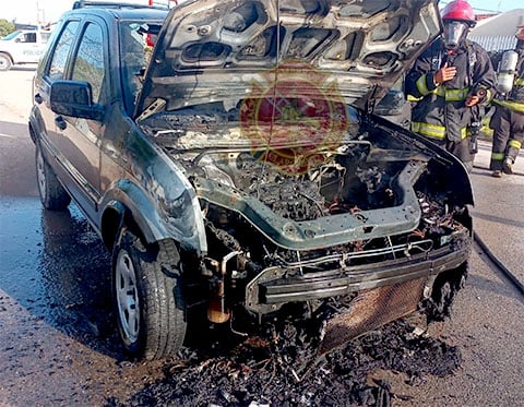 Incendio de una camioneta en Claromecó