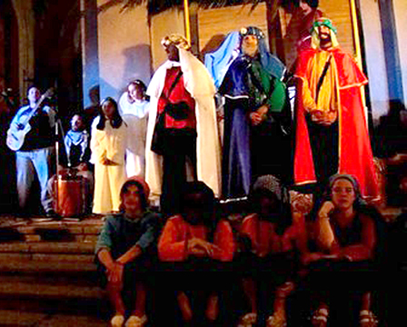 Como hace 85 años: Los Reyes llegan a Tres Arroyos, visitan plazoletas y adoran al Niño