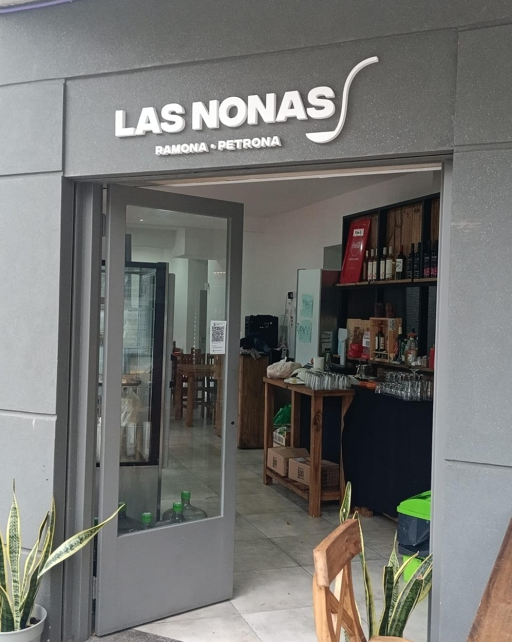 Crearon un restaurante en el que solo contratan jubilados (videos)