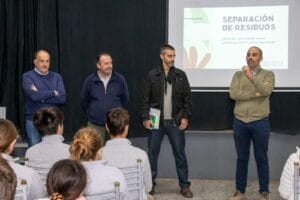 Garate premió a los ganadores del programa de recolección de tapitas en la Escuela Agropecuaria