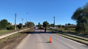 Reparación superficial de la ruta 228 en el paso a nivel urbano (video)