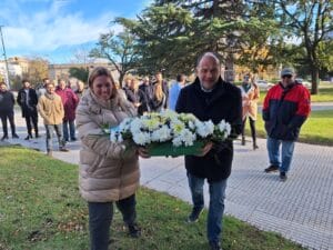 Colocaron ofrenda floral en el busto que recuerda a Dardo Rocha