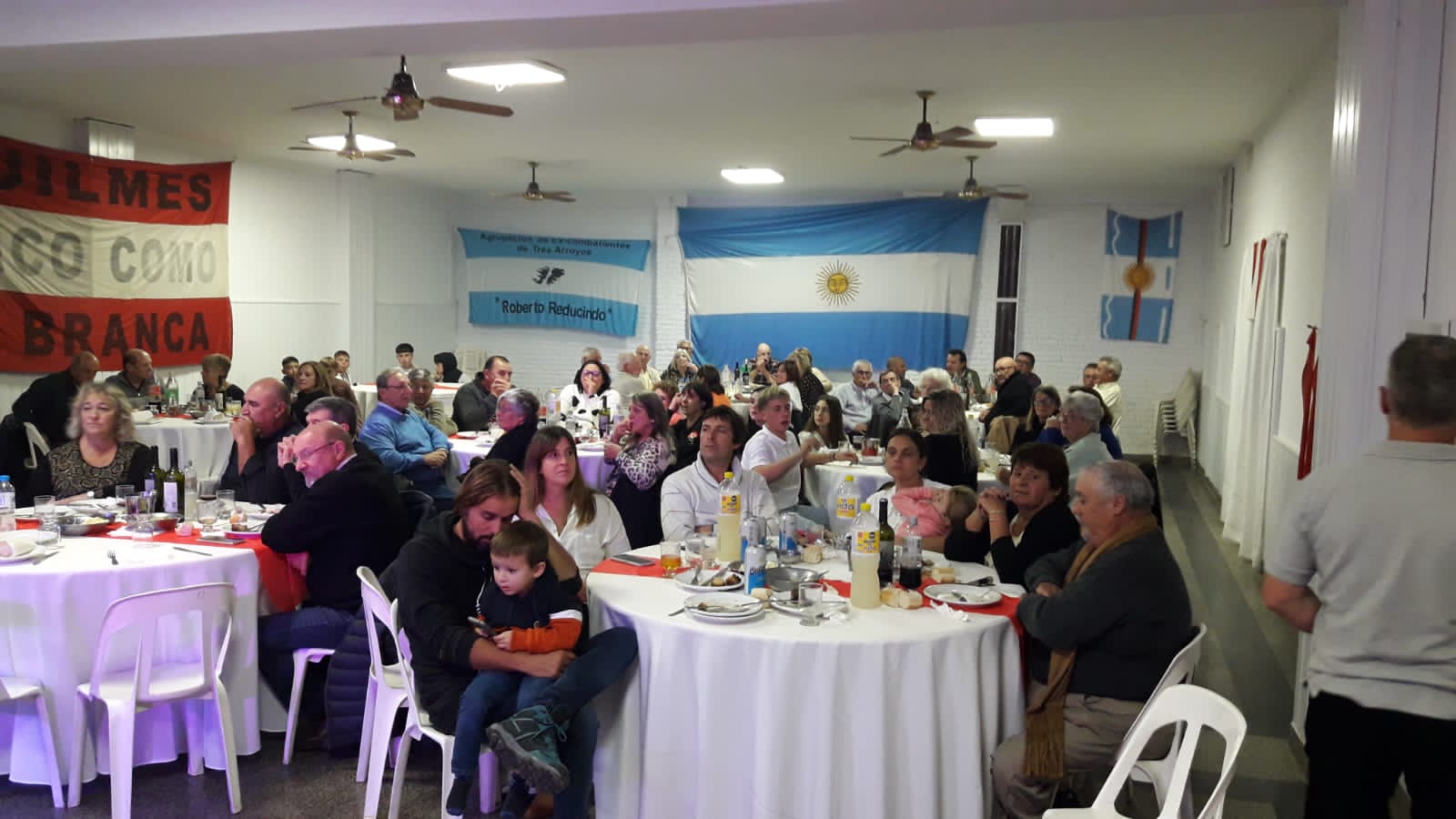(Video) El Club Quilmes homenajeó a excombatientes con una cena show