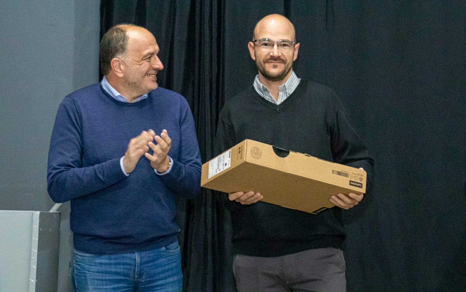Garate premió a los ganadores del programa de recolección de tapitas en la Escuela Agropecuaria