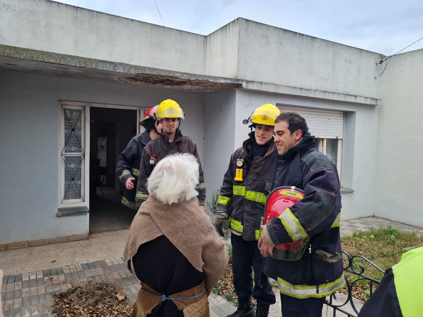 Descuido que no pasó a mayores: Bomberos sofocaron incendio menor en una vivienda