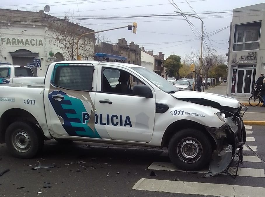 Móvil policial protagonizó accidente de tránsito