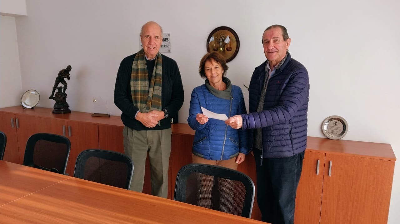 Rotary Club Tres Arroyos donó 600 mil pesos a Bomberos de Tres Arroyos
