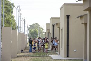 San Cayetano: Gargaglione entregó las 10 viviendas del Barrio Policía