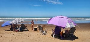 (video) La playa de Claromecó, a pleno este domingo