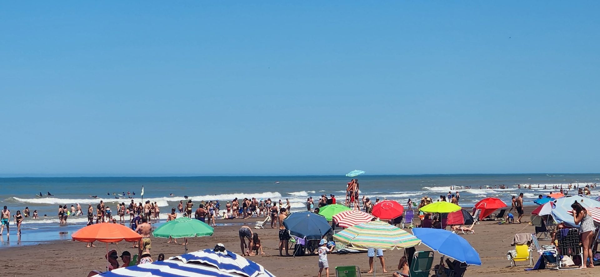 (video) La playa de Claromecó, a pleno este domingo