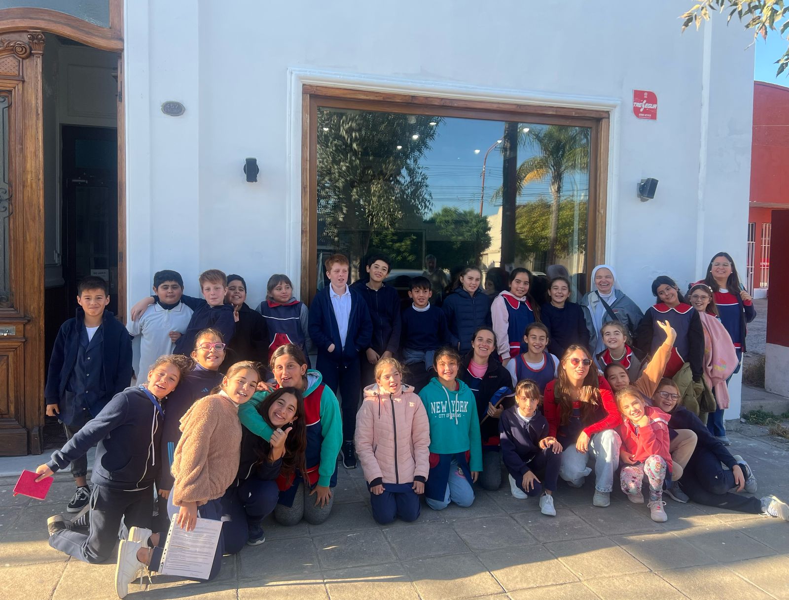 Colegio San José de Orense visitó LU 24