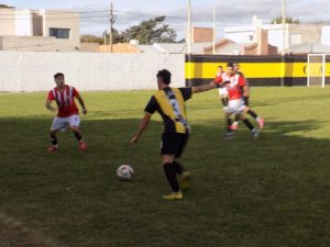 Fútbol de Primera: Huracán Ciclista único puntero del Apertura