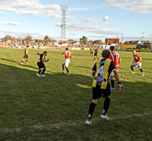 Fútbol de Primera: Huracán Ciclista único puntero del Apertura