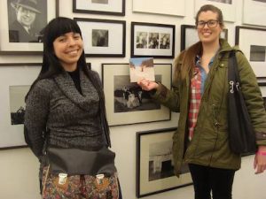 “Encantadores” de fotografías. Historias de imágenes en papel
