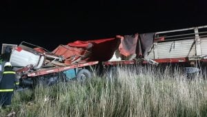 Fuerte choque entre tres camiones en la Ruta 51: un herido grave