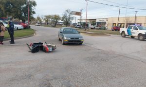 Motociclista fracturada tras choque