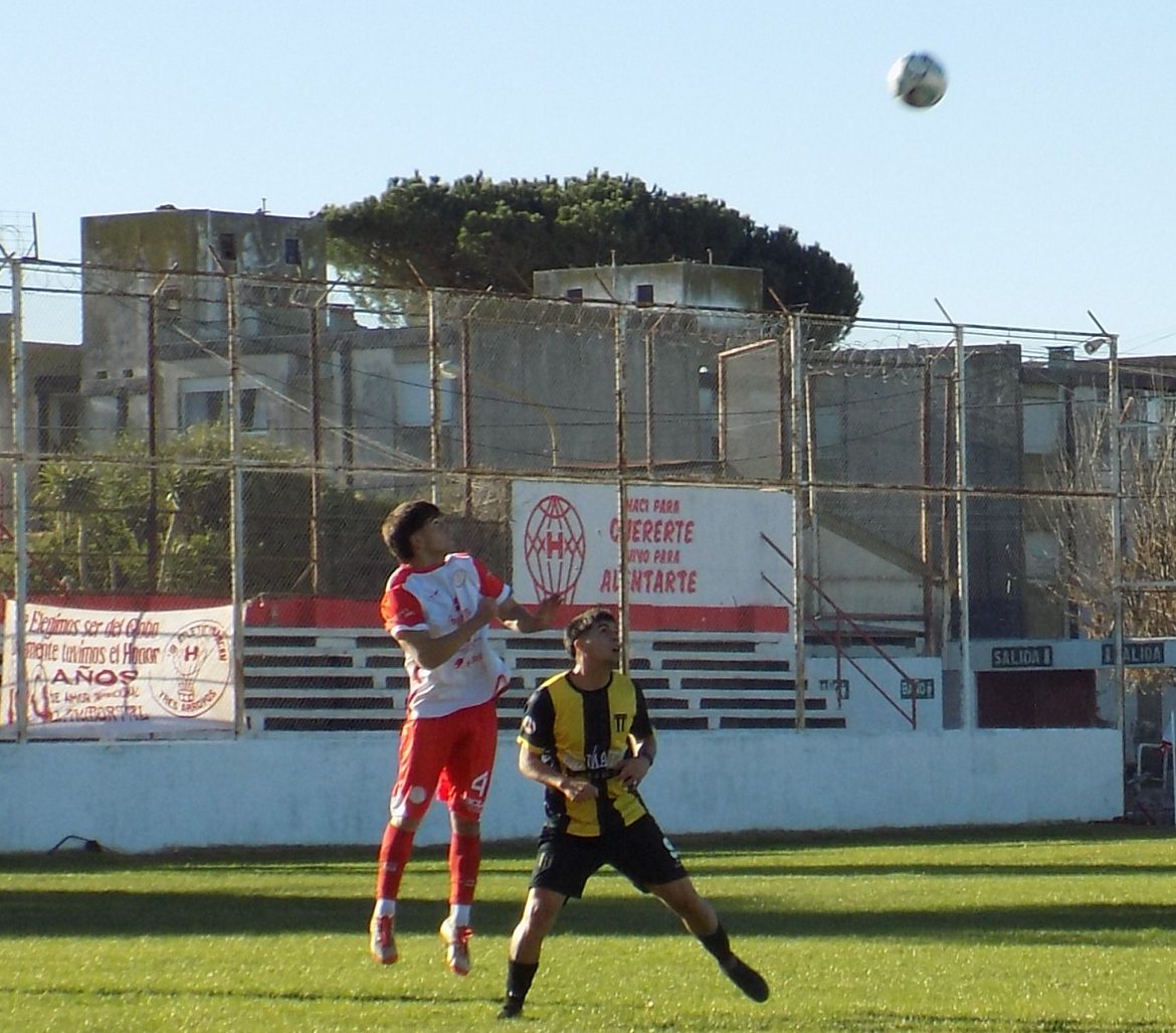 Fútbol de Primera: Huracán goleó a El Nacional