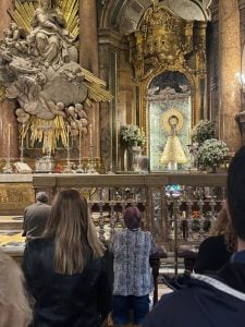 Susana Fernández, presidenta del Club Español, en la Basílica del Pilar en Zaragoza