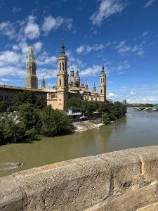 Susana Fernández, presidenta del Club Español, en la Basílica del Pilar en Zaragoza