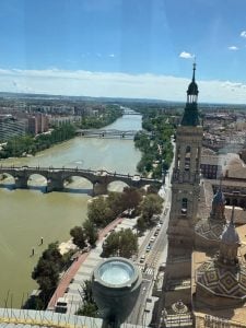 Susana Fernández, presidenta del Club Español, en la Basílica del Pilar en Zaragoza