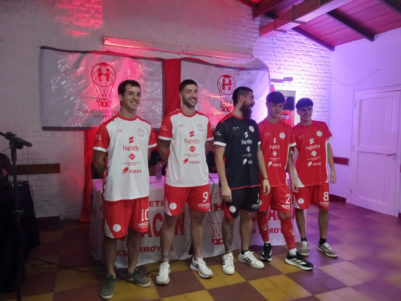 Huracán presentó su nueva camiseta