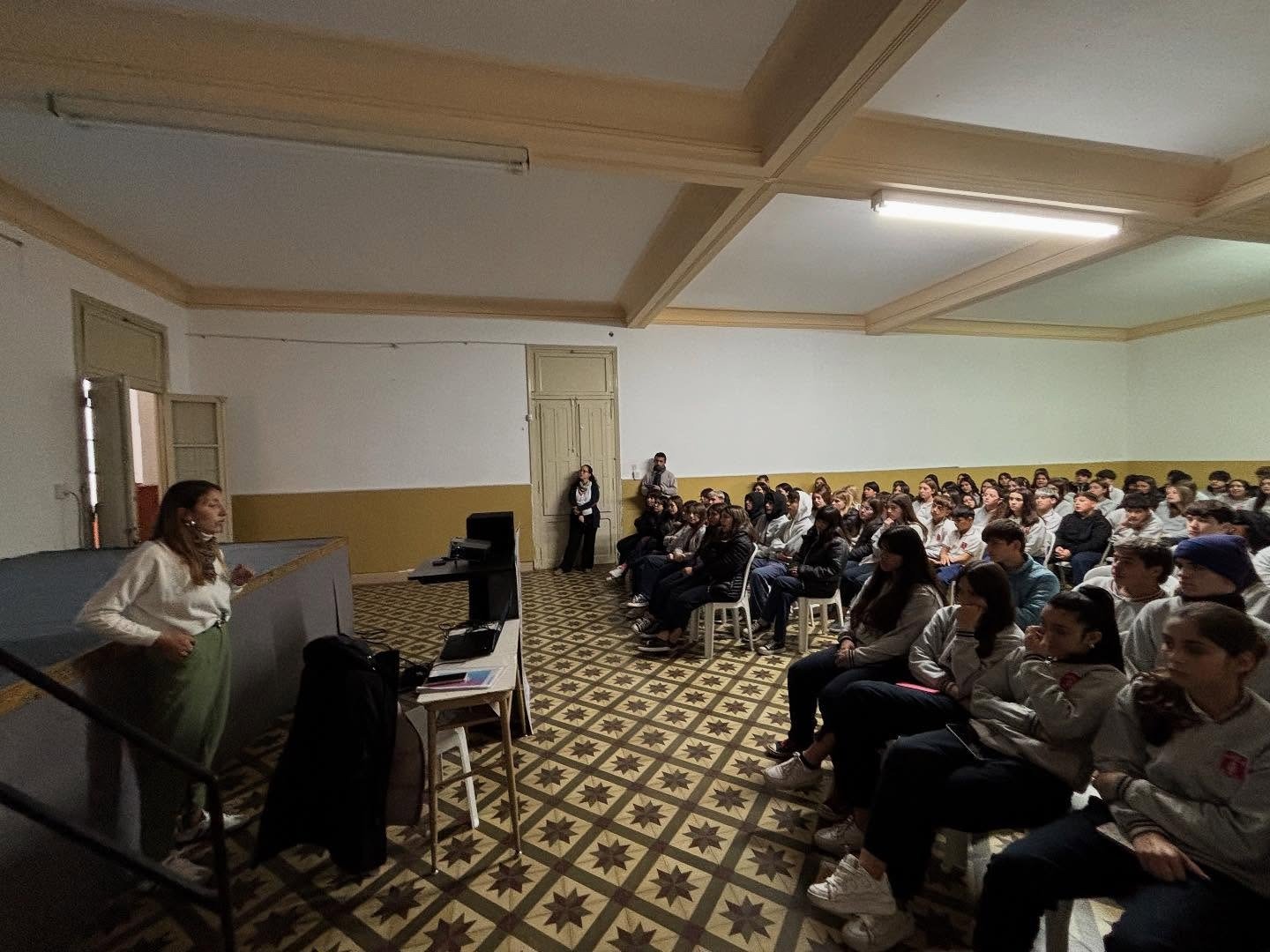 Bonaerenses: Continúan charlas informativas en establecimientos educativos del distrito