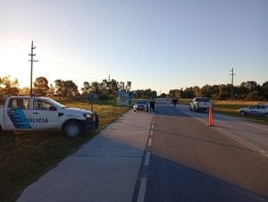Controles ruteros en el pórtico de acceso a Claromecó