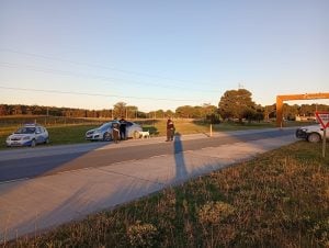 Controles ruteros en el pórtico de acceso a Claromecó