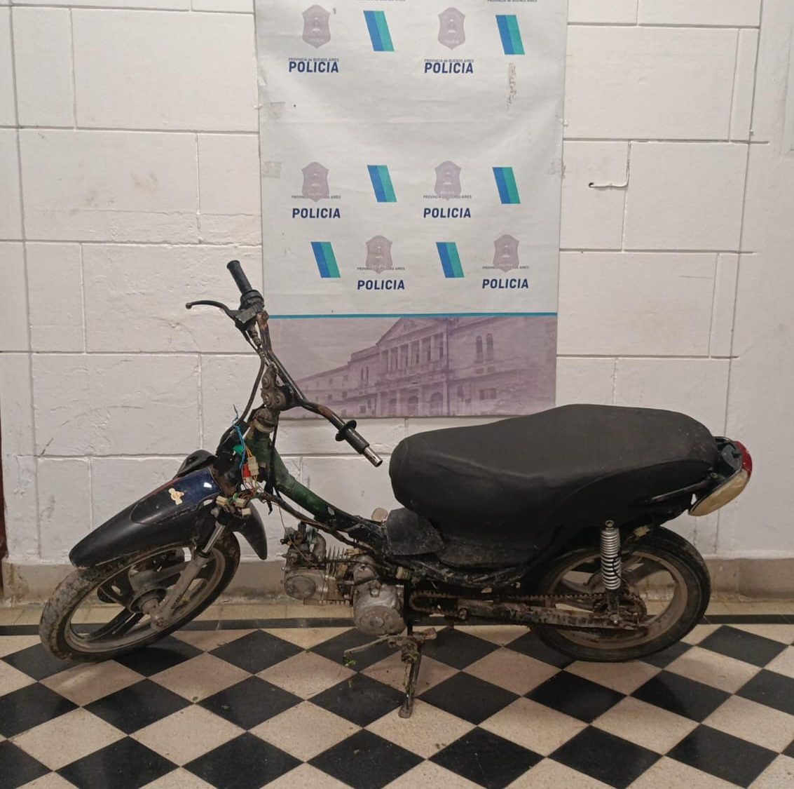 Controles en barrios: recuperan una moto robada en el mismo día
