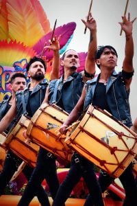 De Salta a China: la historia del argentino que la “rompe” en el escenario bailando malambo en Beijing