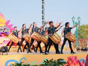 De Salta a China: la historia del argentino que la “rompe” en el escenario bailando malambo en Beijing