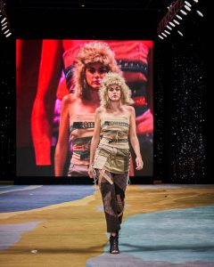 (video) La diseñadora Manu Rodríguez volvió a lucirse en Mar del Plata Fashion Week