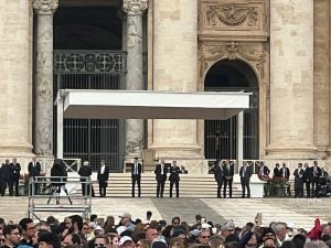 LU 24 participó de la primera Audiencia General de León XIV (videos)