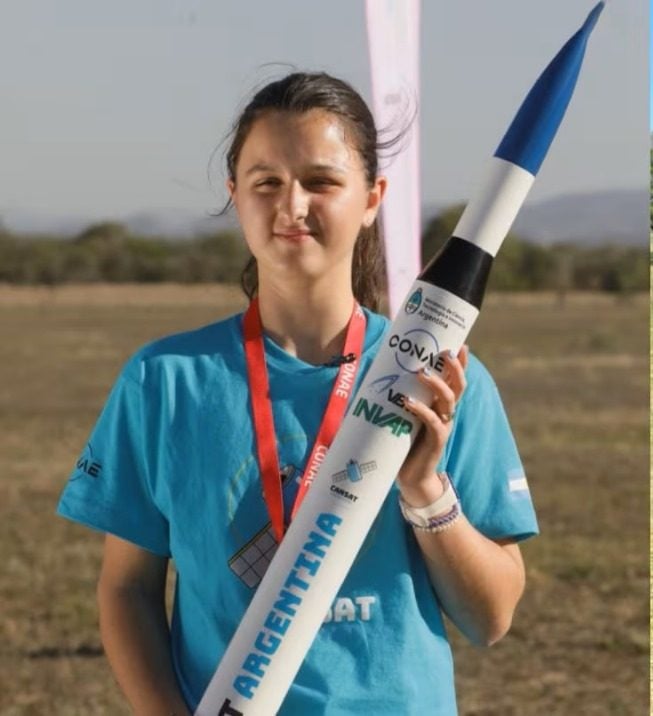 Tiene 16 años, diseñó un satélite y viaja a EEUU a representar a nuestro país