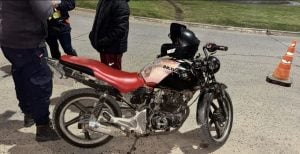 Aprehendido por encubrimiento. Iba en moto robada