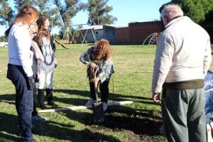 San Cayetano: en el Día del Medioambiente plantaron “100 árboles para mi ciudad”