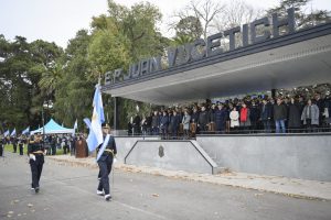 2736 Cadetes de la policía provincial juraron fidelidad a la bandera nacional