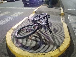 Menor que circulaba en bicicleta fue trasladada al Hospital tras accidente de tránsito