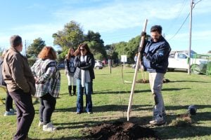 San Cayetano: en el Día del Medioambiente plantaron “100 árboles para mi ciudad”