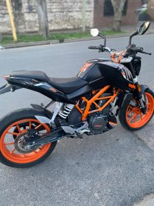 Robaron una moto KTM en la zona de los Monoblock