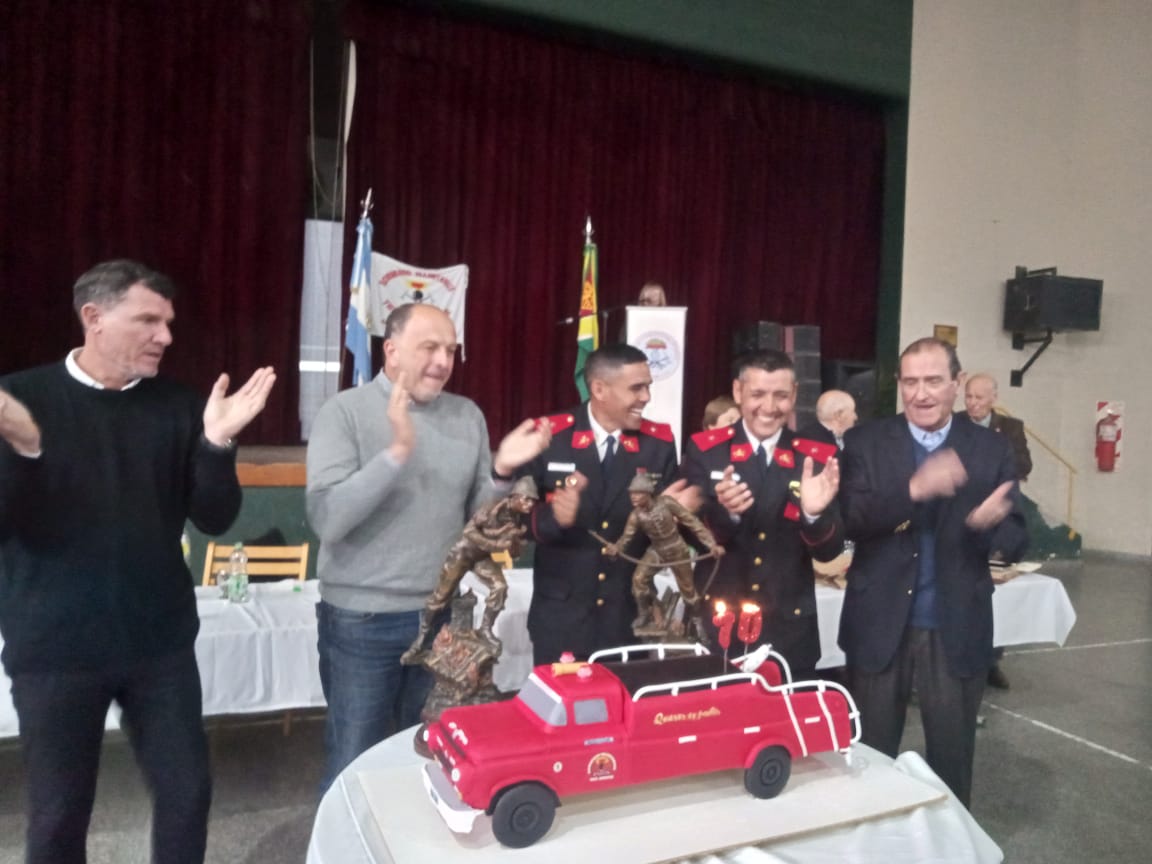 (video)Bomberos :agradecimiento y reconocimientos en el Almuerzo Oficial
