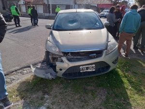 Chocaron moto y auto en Pedro N. Carrera y Saavedra