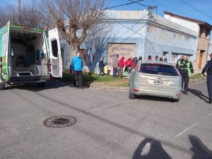 Chocaron moto y auto en Pedro N. Carrera y Saavedra