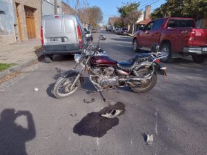 Chocaron moto y auto en Pedro N. Carrera y Saavedra
