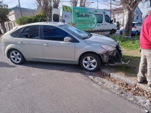 Chocaron moto y auto en Pedro N. Carrera y Saavedra